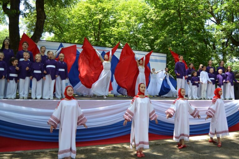 Сегодня, в День России, в парке МБУ «Спортивно-развлекательного комплекса» прошло большое праздничное мероприятие.